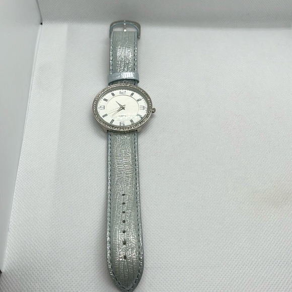 Cavanaugh Large Face Watch Rhinestones Quartz Metallic Genuine Leather Band - Picture 2 of 13